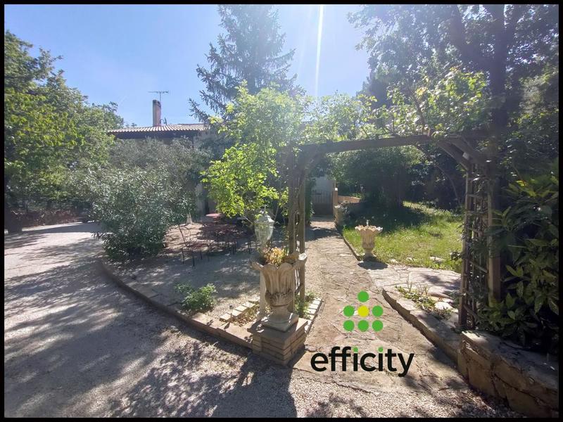 Maison - 220 m² - 4 pièces