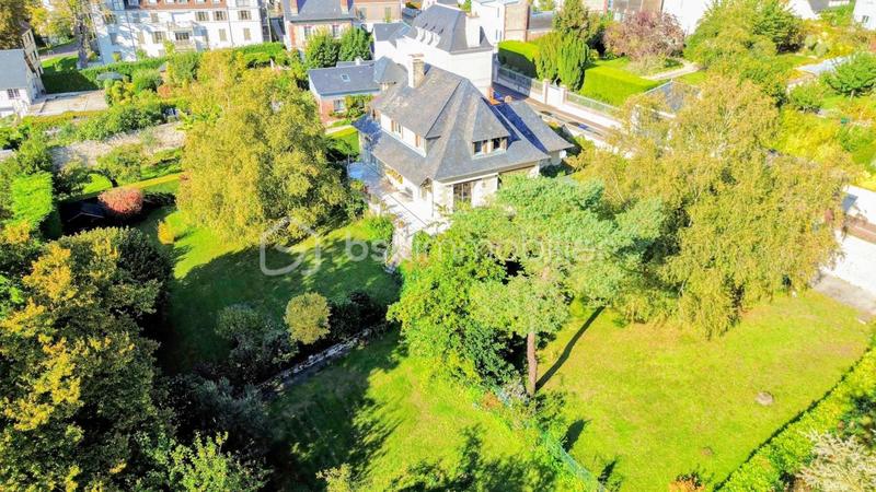 Demeure - 181 m² - 8 pièces