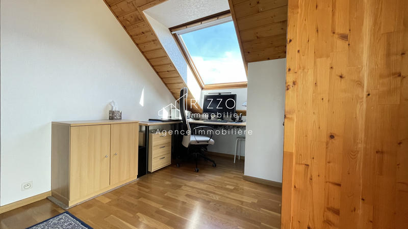 Maison - 246 m² - 9 pièces