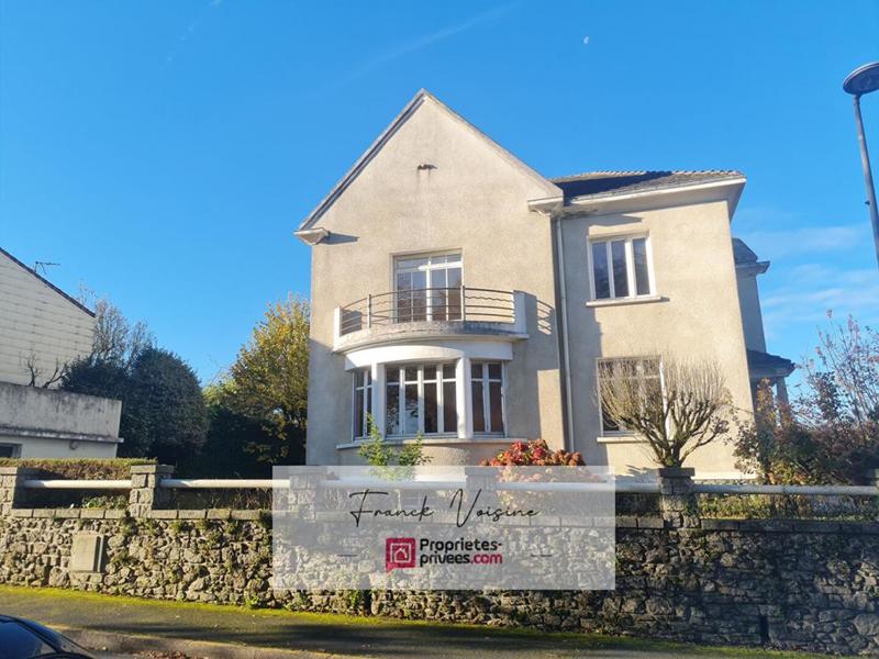 Maison - 212 m² - 8 pièces