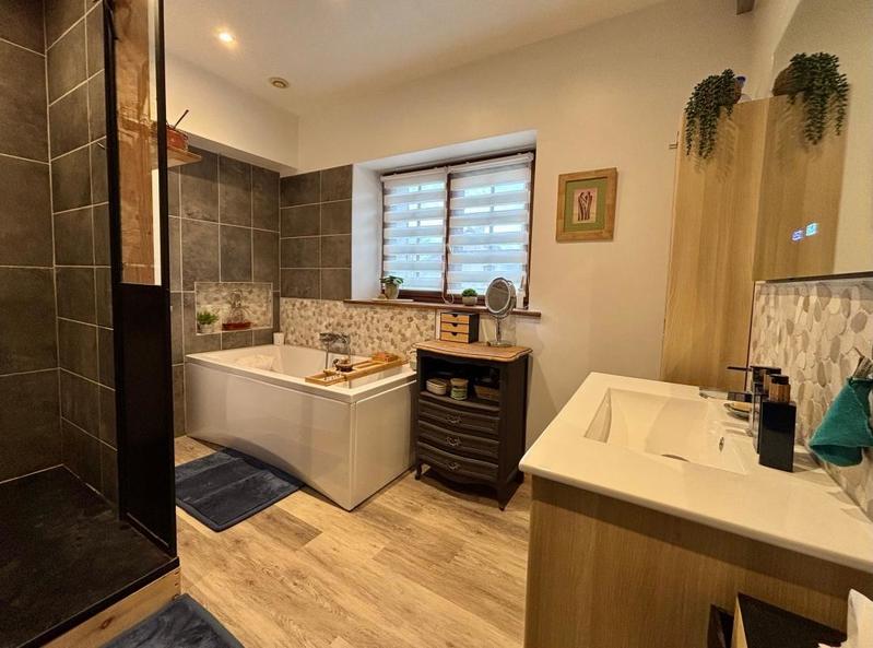 Maison - 200 m² - 7 pièces