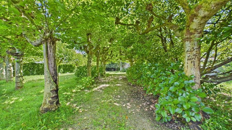 Propriété - 225 m² - 8 pièces