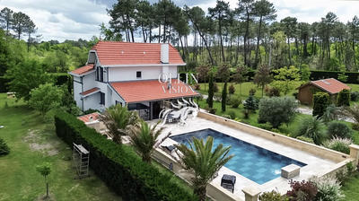 Maison - 203 m² - 7 pièces