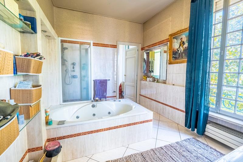 Maison - 345 m² - 8 pièces