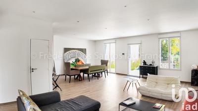 Maison - 240 m² - 7 pièces