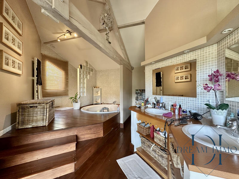 Maison contemporaine - 360 m² - 8 pièces