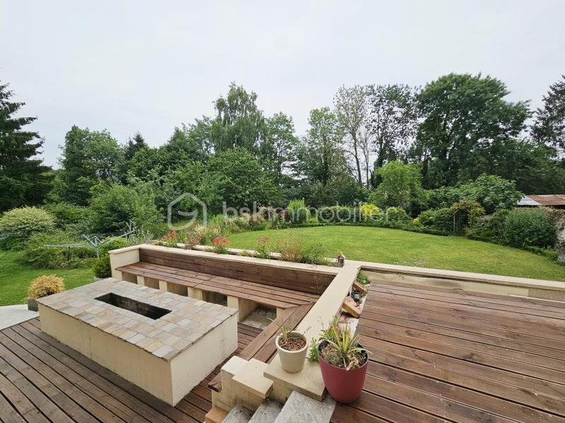 Maison traditionnelle - 250 m² - 8 pièces