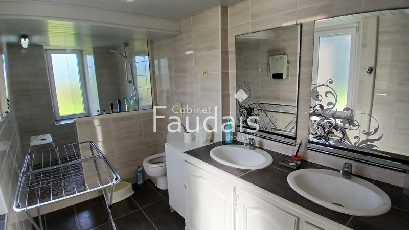 Maison - 164 m² - 9 pièces