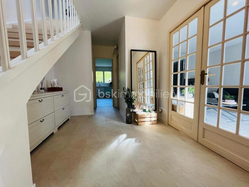 Maison traditionnelle - 151 m² - 6 pièces