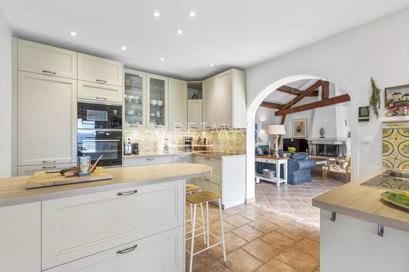 Maison - 218 m² - 8 pièces