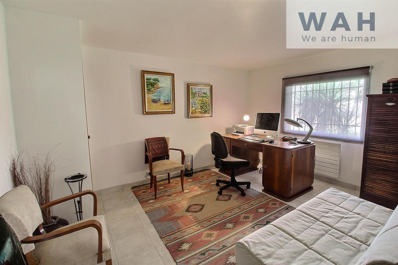 Maison - 220 m² - 8 pièces