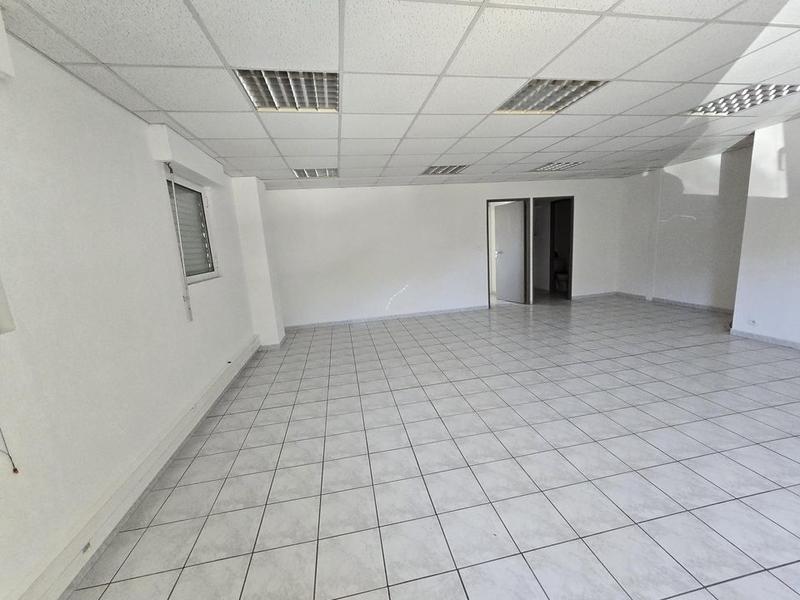 Bureau - 75 m² - 2 pièces