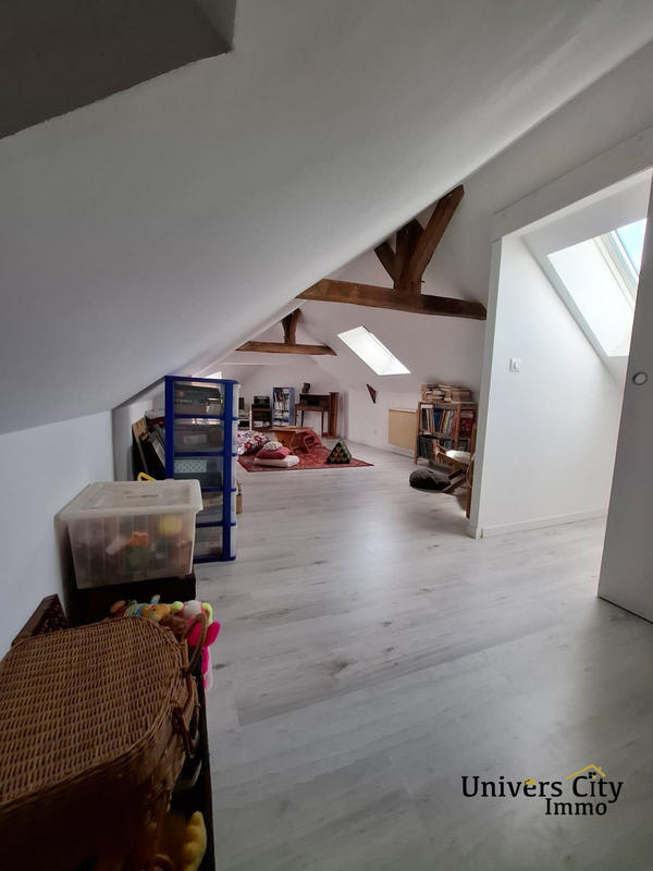 Maison traditionnelle - 151 m² - 7 pièces