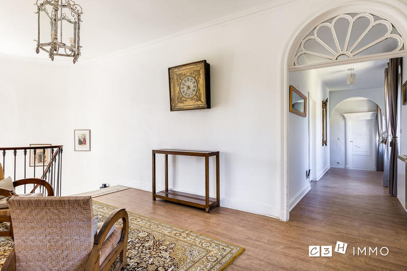 Château - 520 m² - 12 pièces