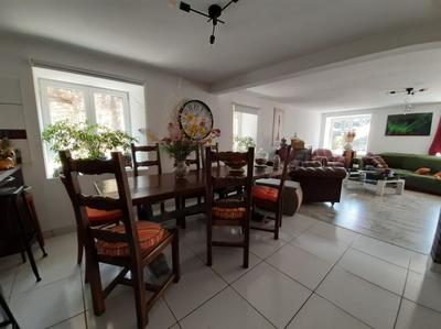 Maison - 211 m² - 6 pièces