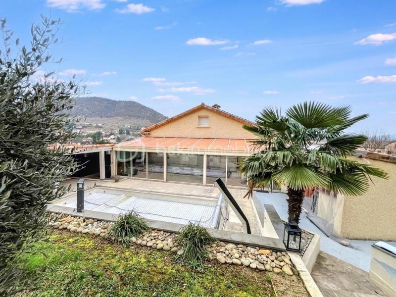 Maison - 216 m² - 7 pièces