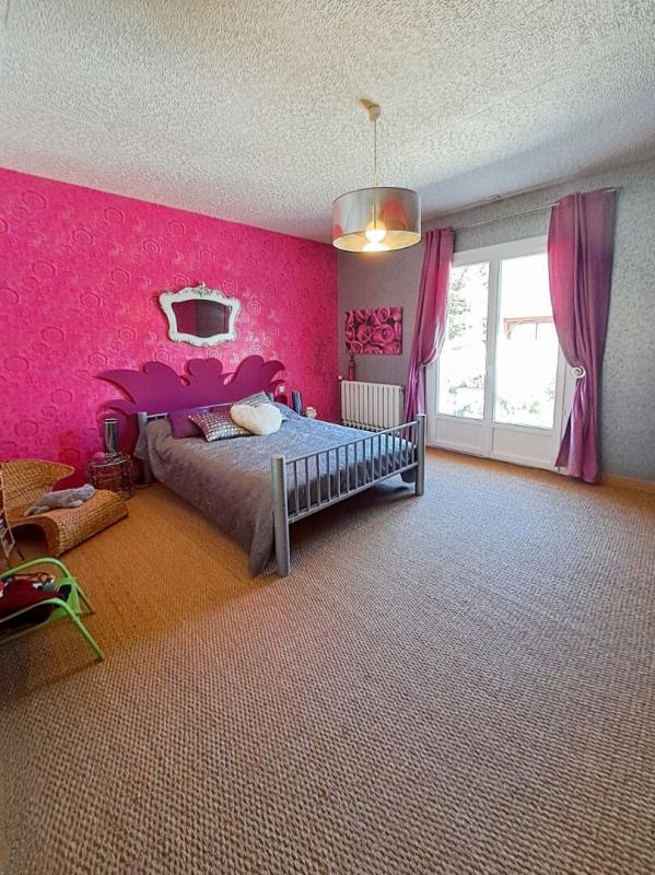 Maison - 222 m² - 8 pièces