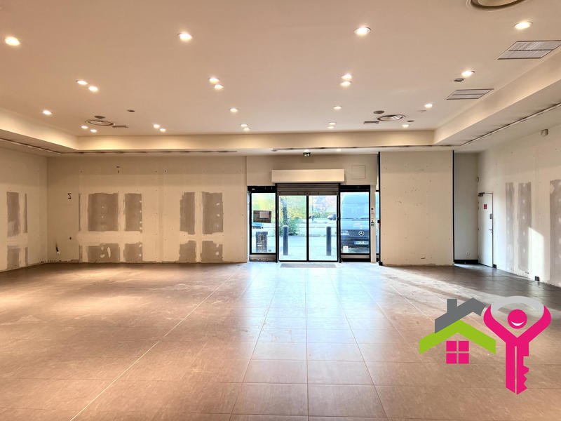 Local commercial - 250 m² - 3 pièces