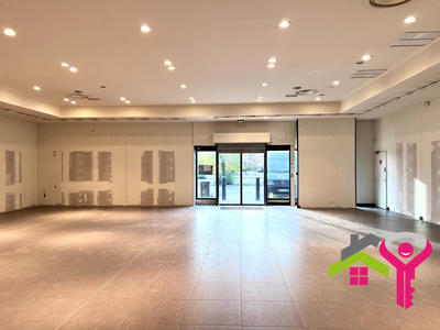 Local commercial - 250 m² - 3 pièces