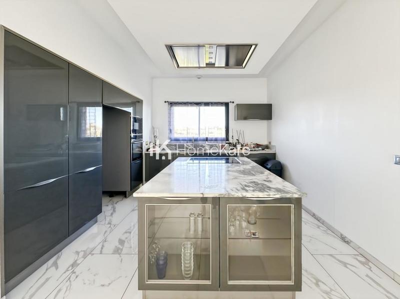 Maison - 224 m² - 6 pièces