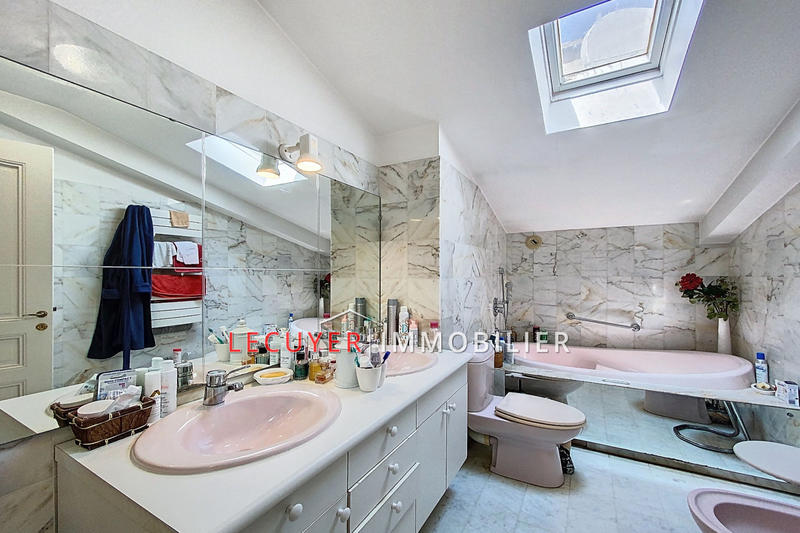 Appartement - 147 m² - 4 pièces