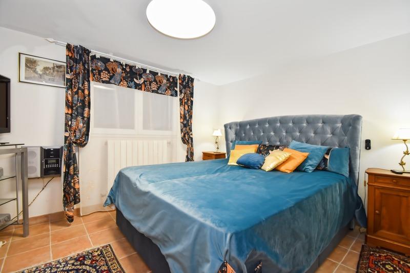 Villa - 227 m² - 10 pièces