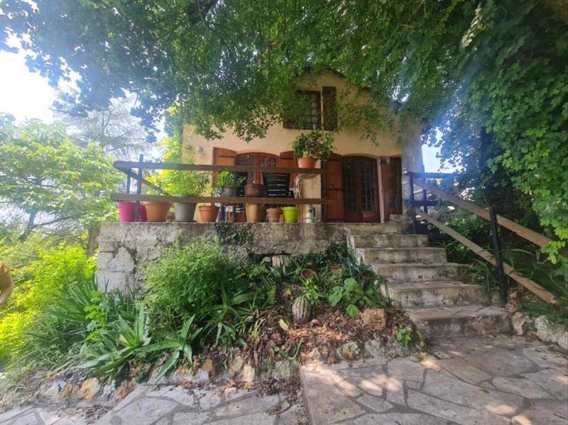 Propriété - 190 m² - 10 pièces