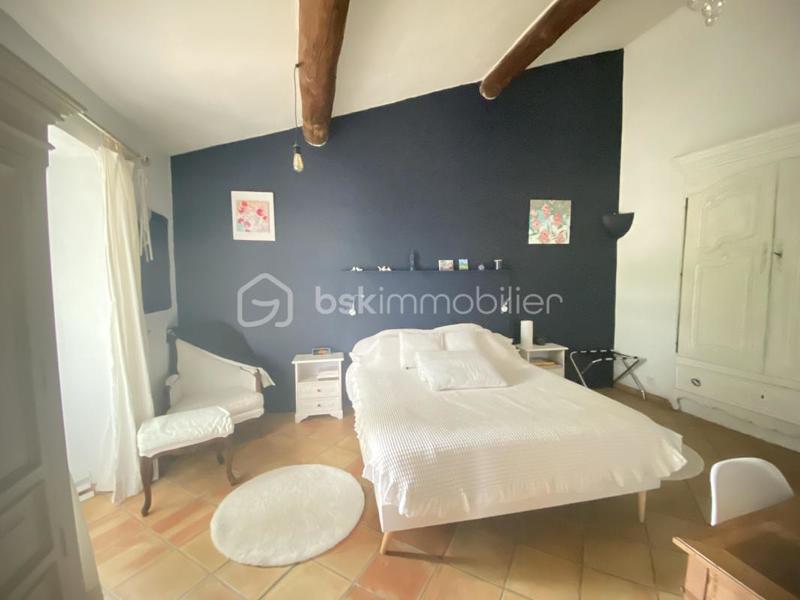 Maison - 220 m² - 6 pièces