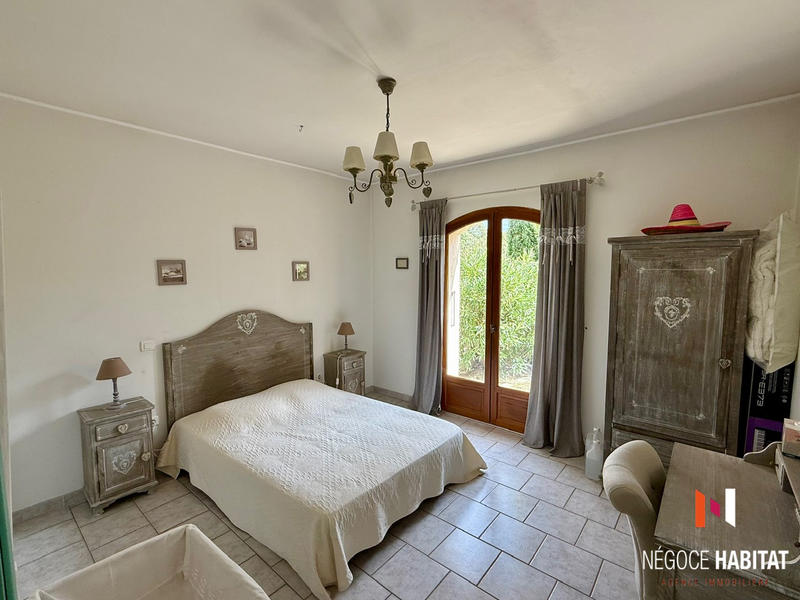 Maison - 220 m² - 8 pièces