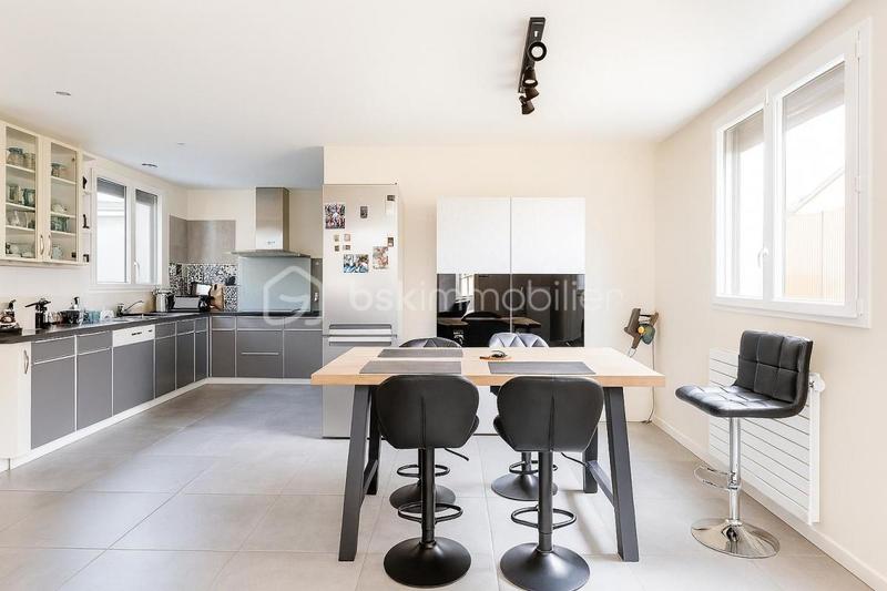 Propriété - 227 m² - 9 pièces