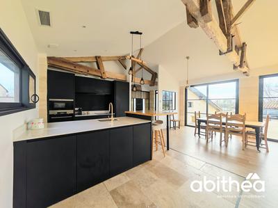 Maison - 250 m² - 6 pièces