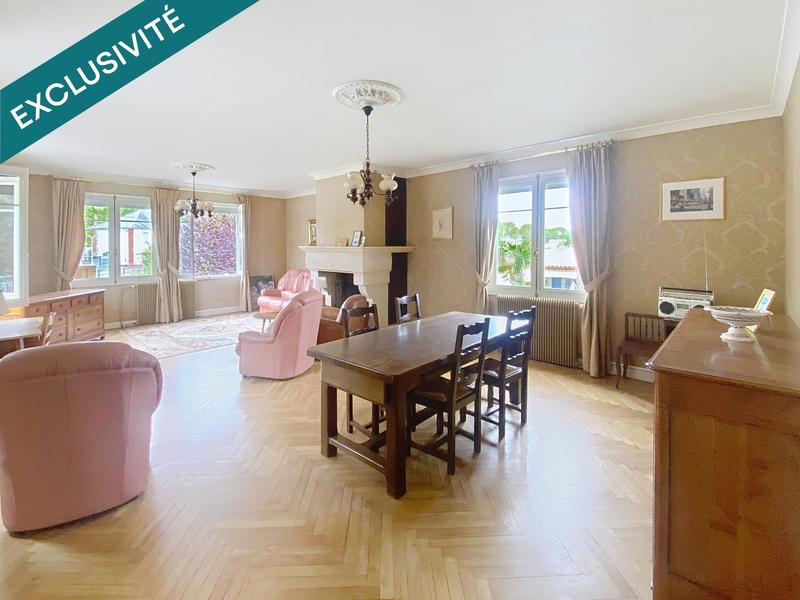 Maison - 240 m² - 8 pièces