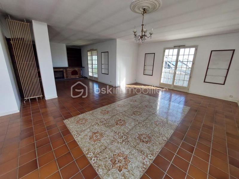 Maison traditionnelle - 300 m² - 10 pièces