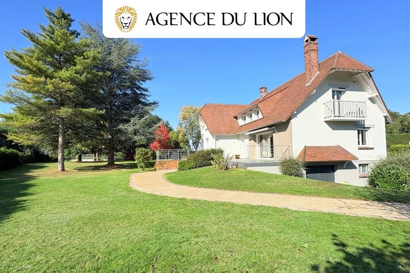 Maison - 217 m² - 8 pièces