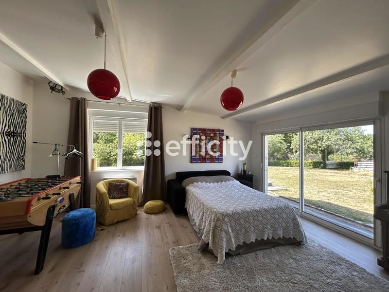 Maison traditionnelle - 270 m² - 9 pièces