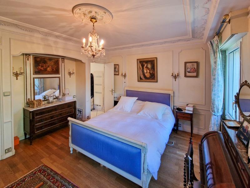 Propriété - 320 m² - 9 pièces