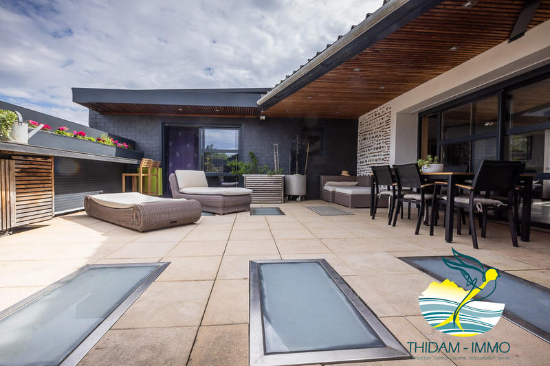 Loft - 142 m² - 5 pièces