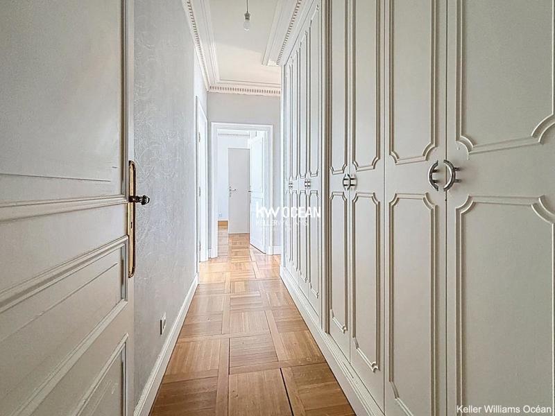 Appartement - 258 m² - 7 pièces