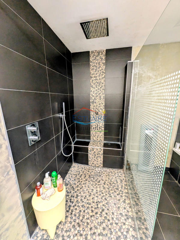 Maison - 184 m² - 7 pièces