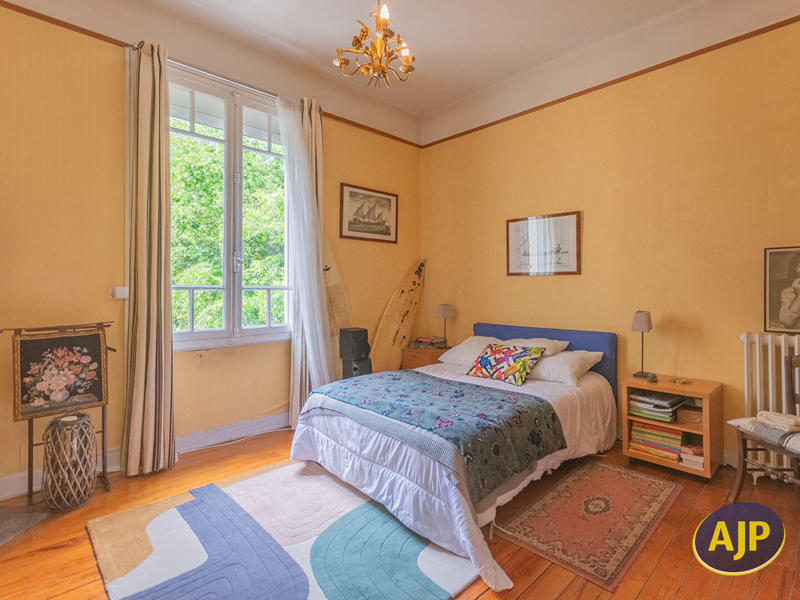 Maison - 207 m² - 10 pièces