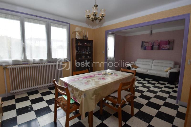 Maison traditionnelle - 90 m² - 4 pièces