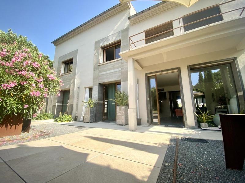 Maison - 240 m² - 6 pièces