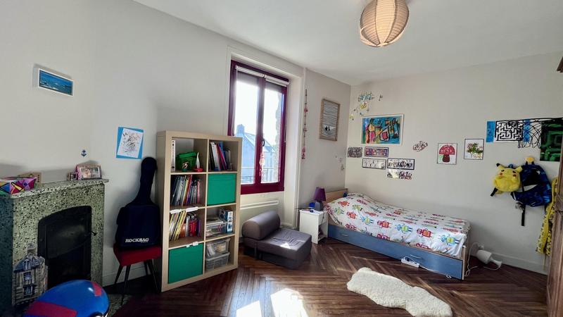 Maison - 205 m² - 9 pièces