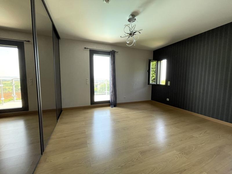 Maison - 204 m² - 5 pièces