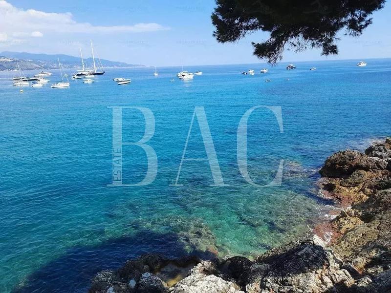 Villa - 1 000 m² - 10 pièces