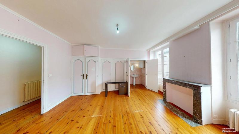 Maison - 330 m² - 10 pièces