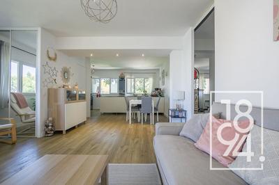 Appartement - 82 m² - 3 pièces