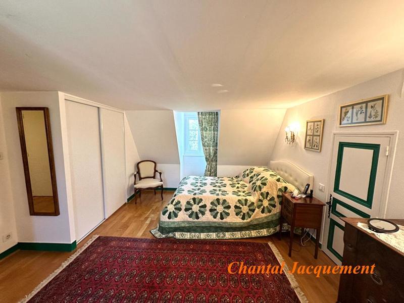 Maison - 390 m² - 16 pièces