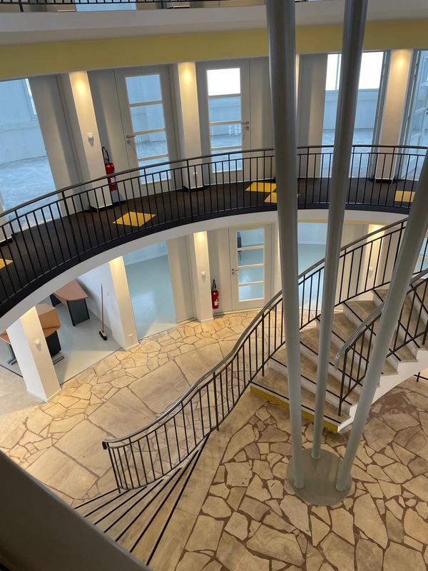 Local d'activités - 1 017 m²