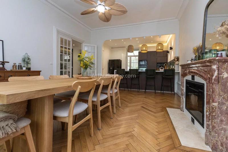 Maison - 237 m² - 9 pièces